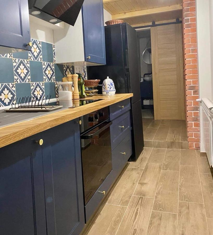 Brick Apartment Жилина Екстериор снимка